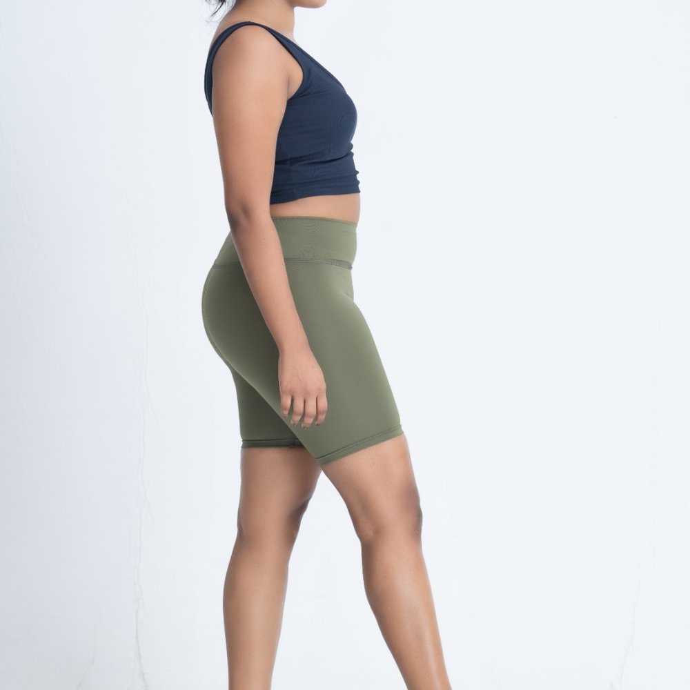 NWT Nike Sportswear Essential Women's High Waist Bike Short Green UK 4 - UK 23 - Picture 4 of 8